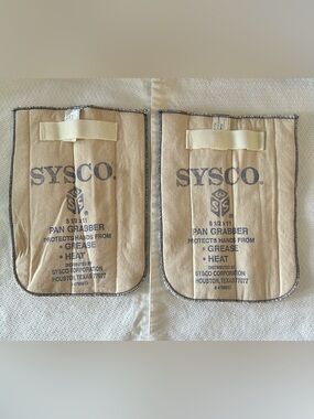 SYSCO Set Of 2 Restaurant Grade Pan Grabbers Pot Holders 8 1/2 x 11 Terry Cloth